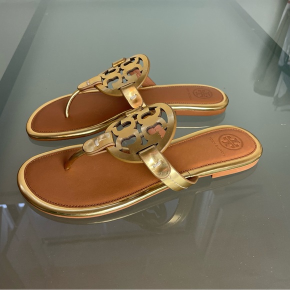 TORY BURCH Metal Miller Thong Flip Flop Gold Tan Sandals \\ 7 - Picture 3 of 8